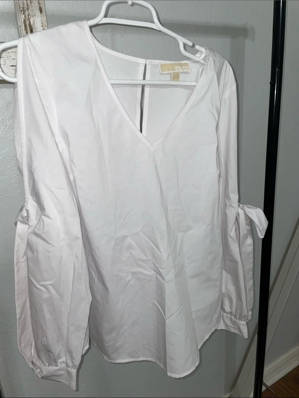 Michael Kors White V-Neck Tie-Sleeve Blouse